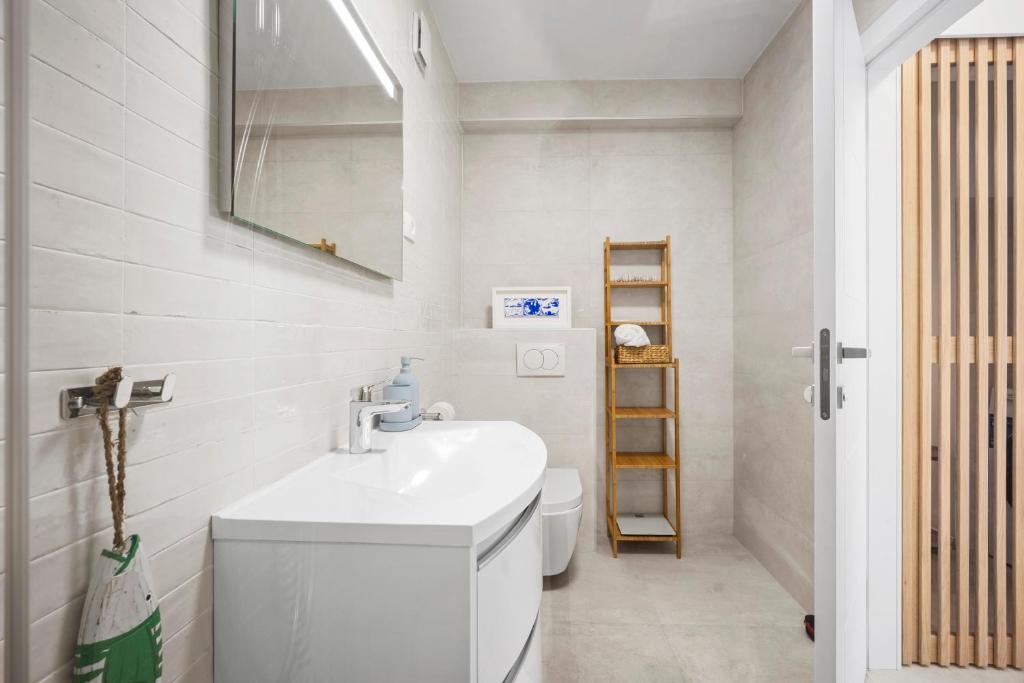 Hvar stunning seaview retreat with terrace apartment - Image 8
