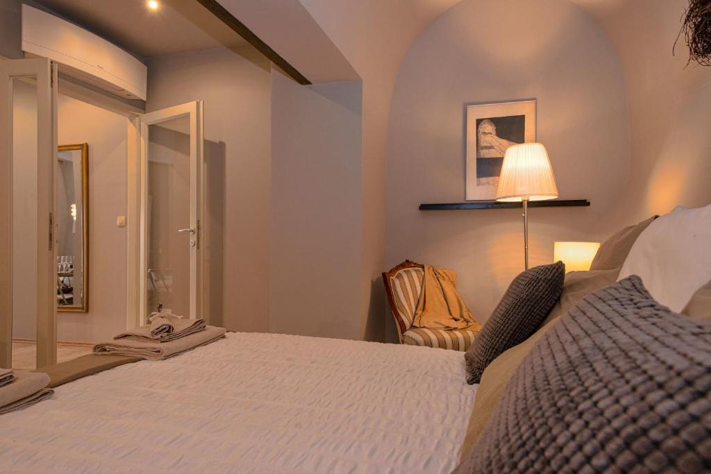 Hvar heritage Riva description