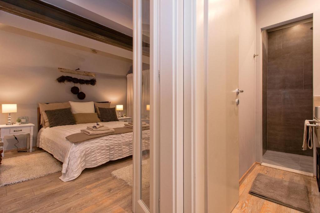 Hvar heritage Riva description