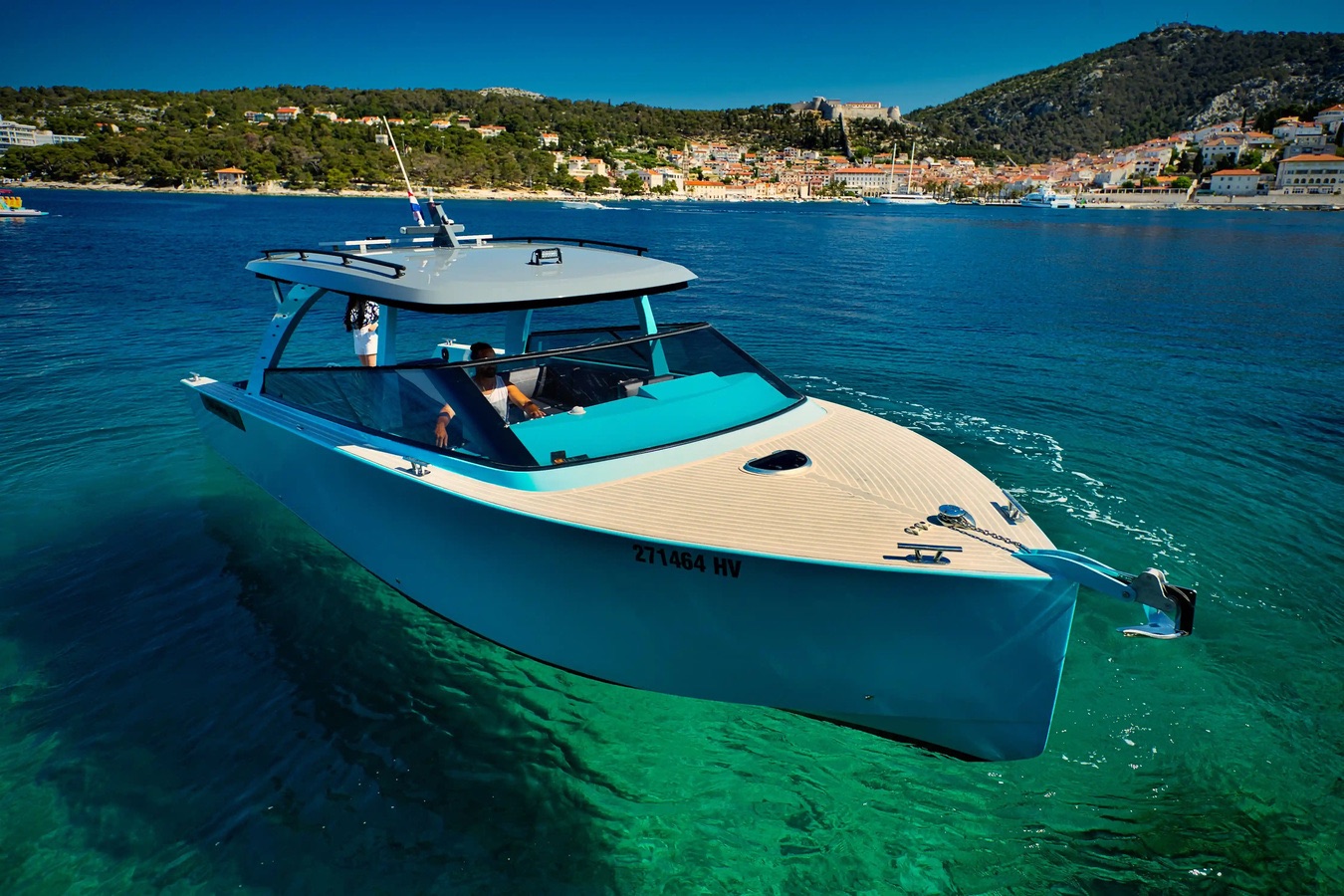 Colnago 33 Speed Boat - Boat rental in Hvar, Croatia