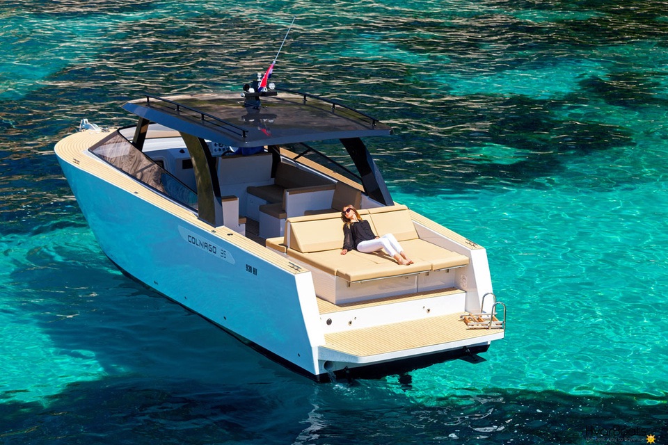 Colnago 38 Luxury Boat - Boat rental in Hvar, Croatia