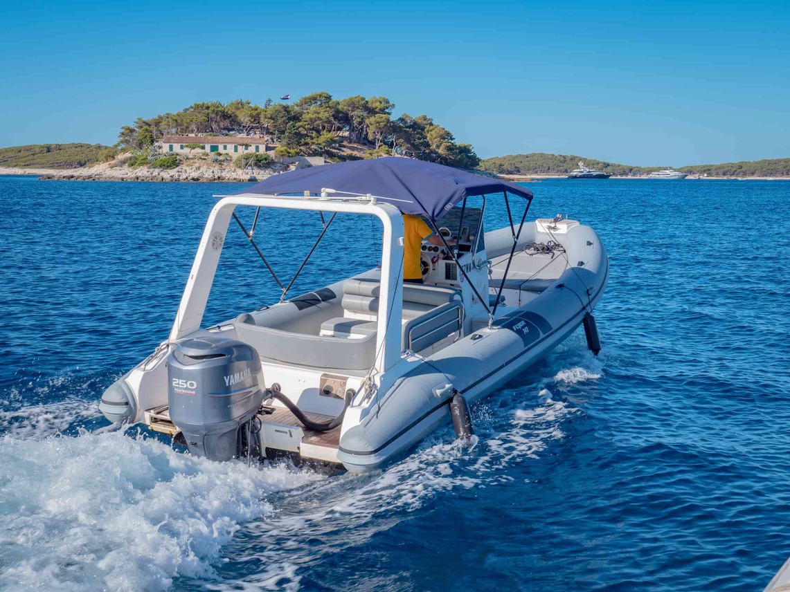 Flyer 747 RIB Speed Boat - Boat rental in Hvar, Croatia